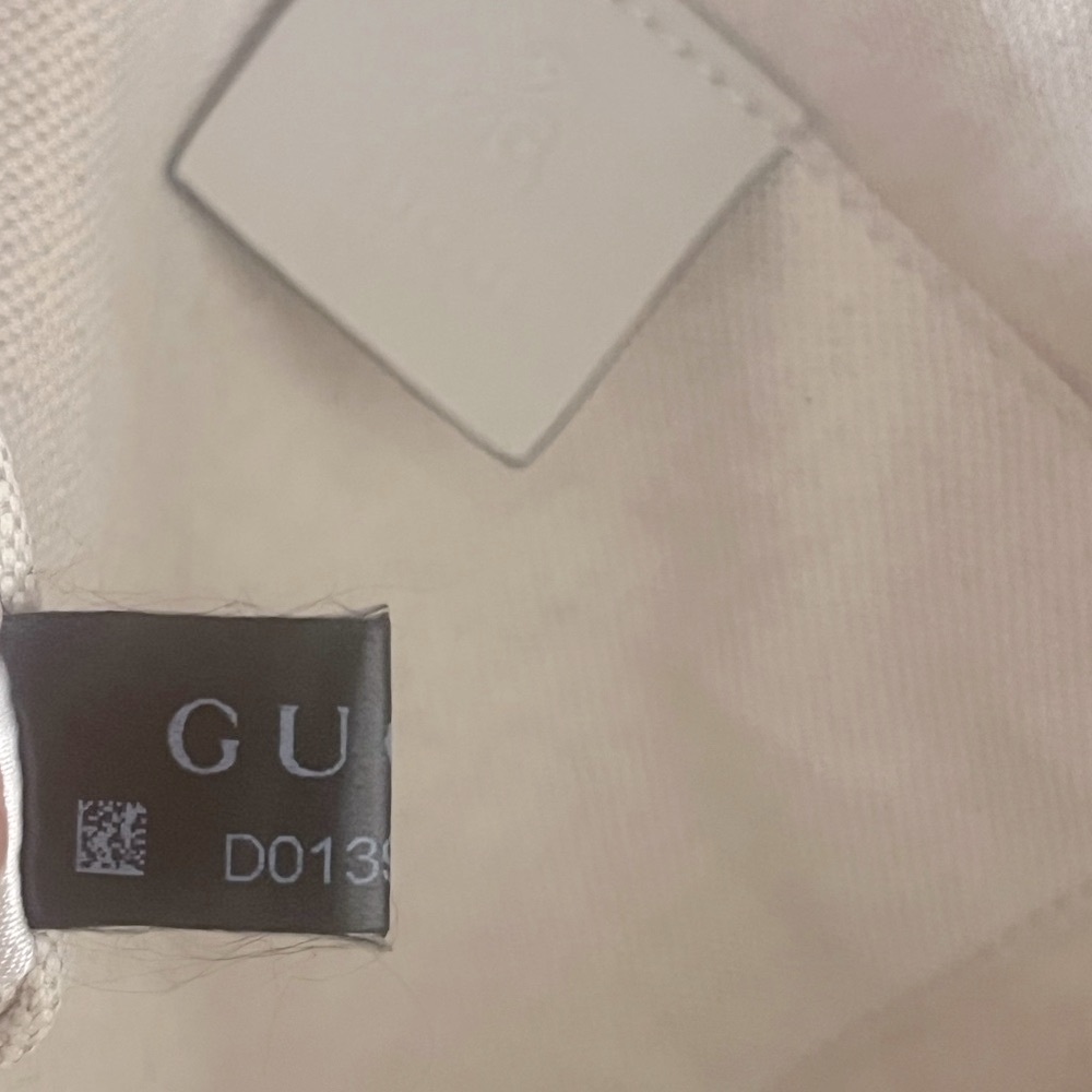 ✨SOLD✨Gucci 💐White Canvas Floral Tote Bag
Multiple colors Cream - Picture 11 of 13